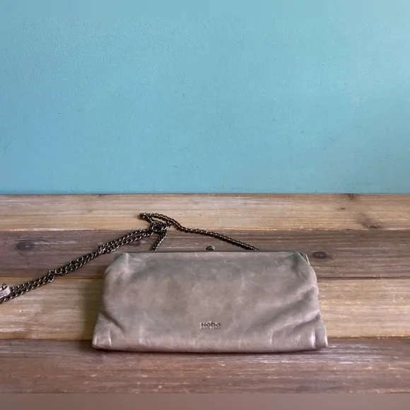 Hobo International Leather Leanne Kisslock Crossbody Bag - Picture 6 of 8